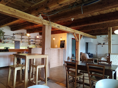 Au Café - Volcan'hostel Café à Picherande