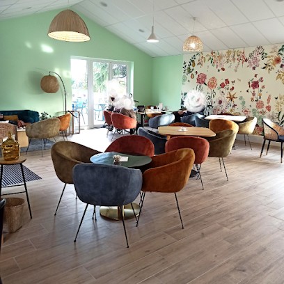 Madeleine Et Cie, Café à Montluel