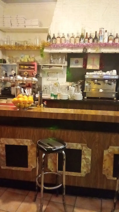 Le Petit Duc, Café à Paris 18