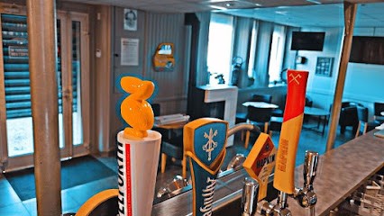 Cafe De La Place, Café à Venette