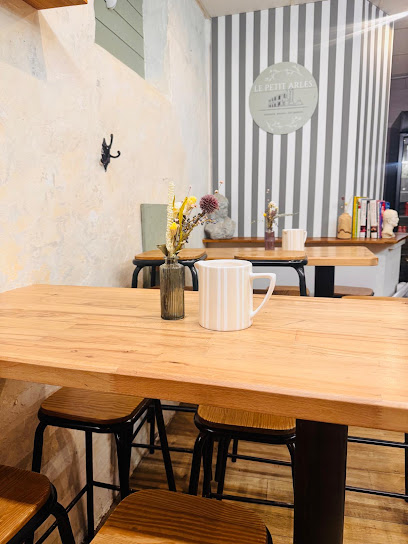 Le Petit Arles Chez Coco Café à Arles