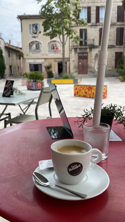 Le Polychrome, Café à Monteux