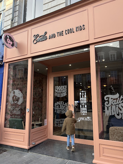 Emilie And The Cool Kids, Café à Arras