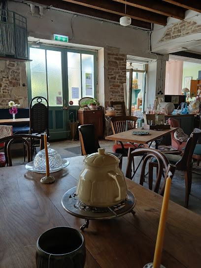 L'atelier Du P'tit Louis Café Brocante, Café à Burnand