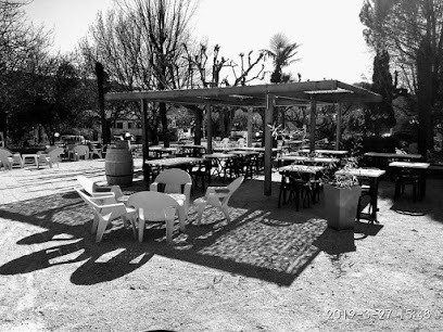 Lézard Café Et Mini Golf Du Chastelas, Café à Vallon-Pont-d'Arc