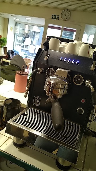 La Barque, Café à Tours