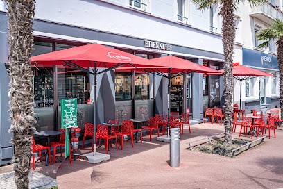 ETIENNE Coffee & Shop St-Nazaire, Café à Saint-Nazaire