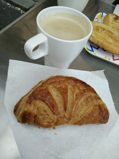 Windhorse Café, Café à Roqueredonde