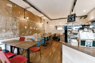 The Stray Bean, Café à Versailles