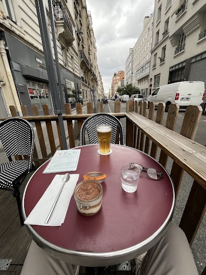 Café Le Dauphin, Café à Paris 18