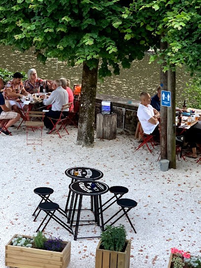 Dans L' Même Panier Pique-nique, Casse-croûte Et Apéros, Café à Rochechouart