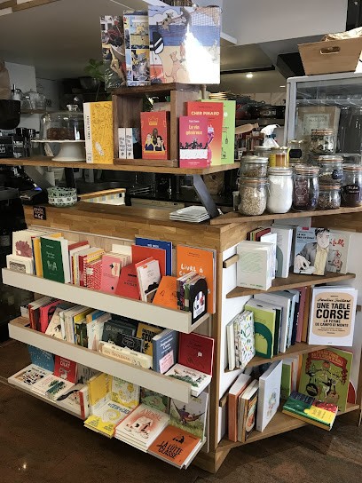 Les Indociles, Café à Nice