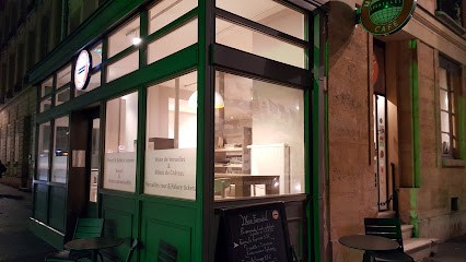 Monument Café Versailles, Café à Versailles