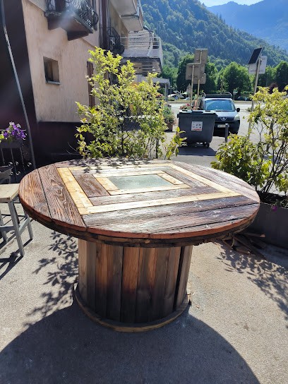 Café Des Voyageurs, Café à Ugine