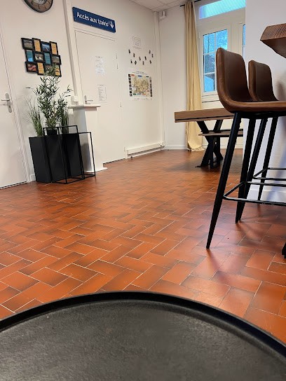 Halt'à Us, Café à Us