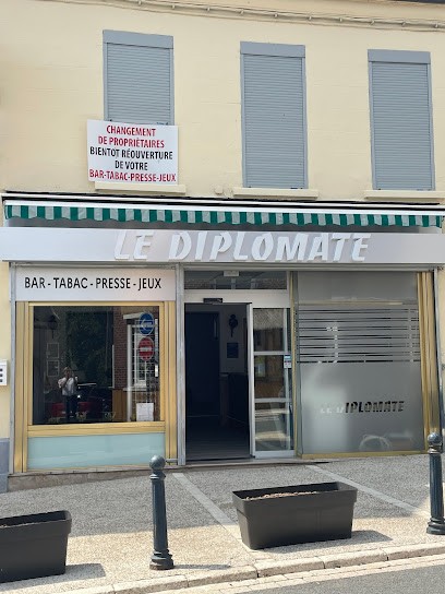 Le diplomate, Café à Saint-Gobain