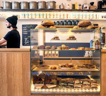 Ten Belles, Café à Paris 10