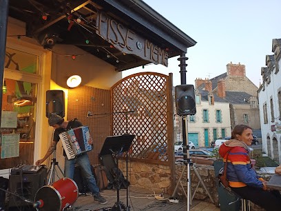 Le Pisse Mémé, Café à La Roche-Bernard